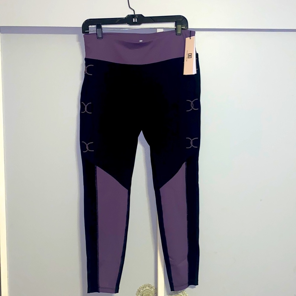 Ivanka Trump Size Ledium Athletic Leggings